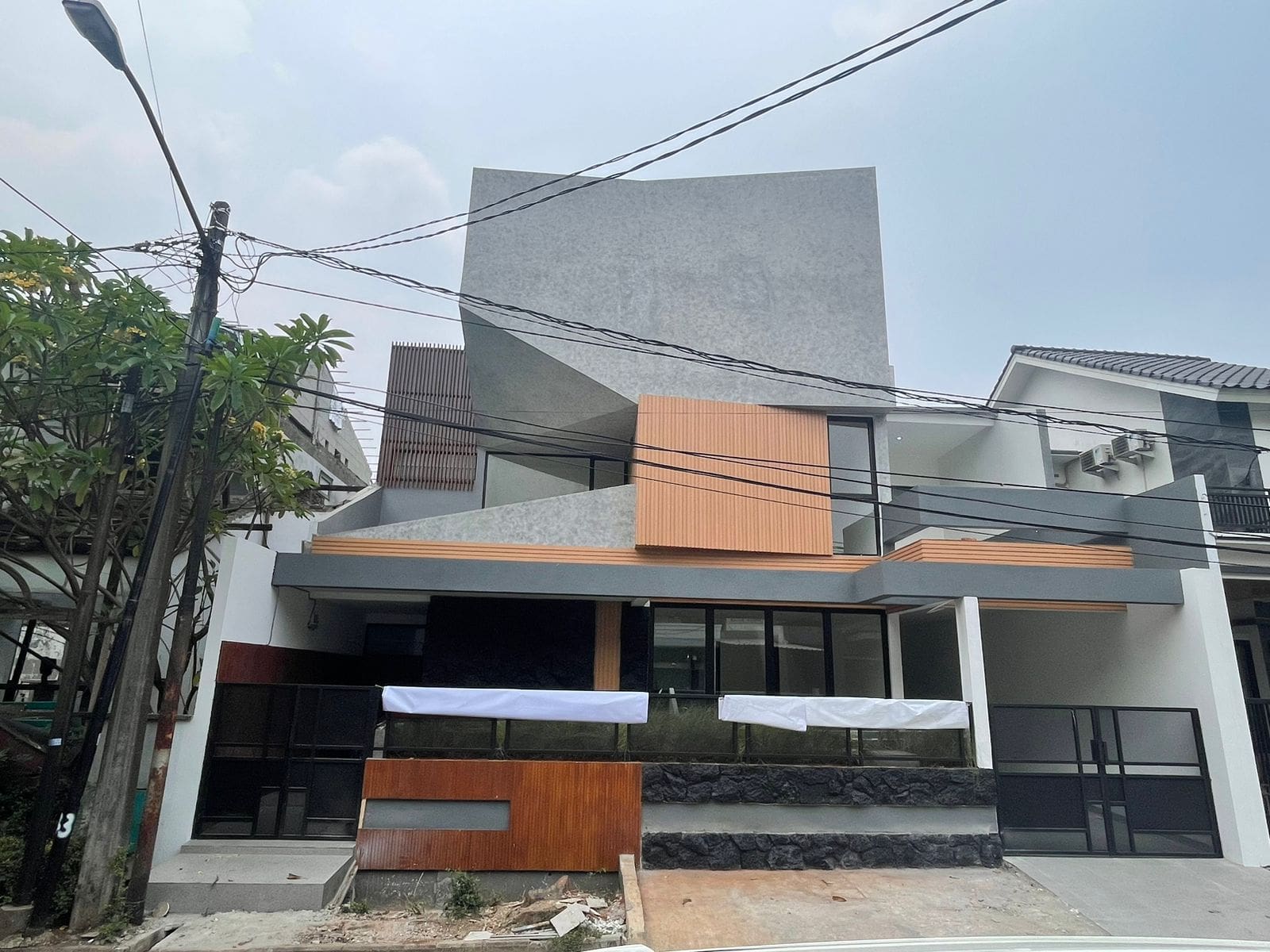 Dijual rumah ada Kolam Renang daerah Bintaro Jaya sektor 9 Tangerang Selatan