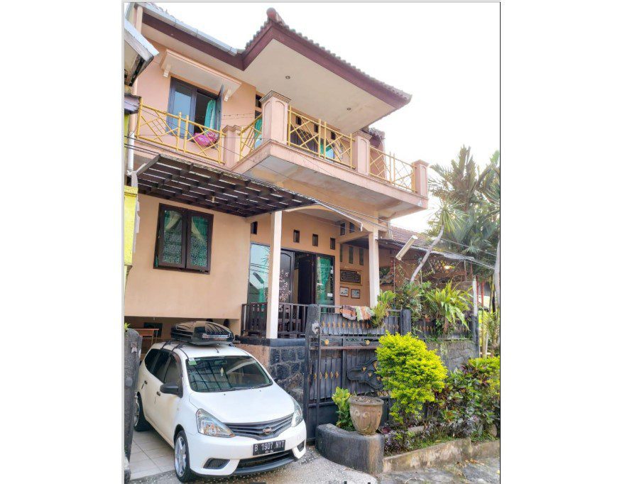 DIJUAL RUMAH MUNGIL TIGA LANTAI 98-120 KRAJAN KALIREJO LAWANG MALANG JAWA TIMUR