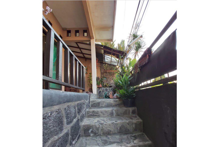 DIJUAL RUMAH MUNGIL TIGA LANTAI 98-120 KRAJAN KALIREJO LAWANG MALANG JAWA TIMUR - Foto 3