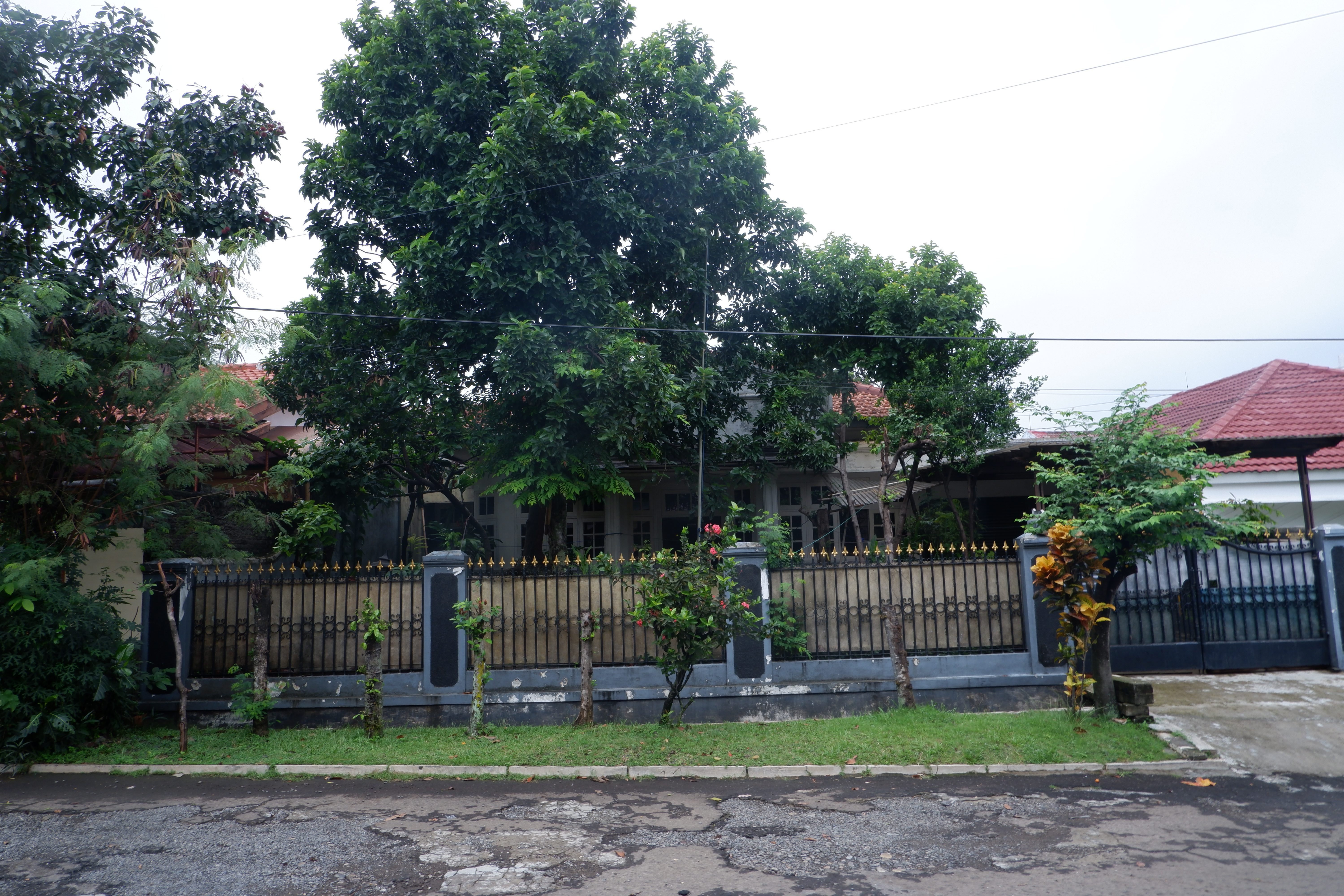 RUMAH DIJUAL 354-200 PERUMAHAN BOGOR BARU BLOK D2 NO. 18 TEGALLEGA BOGOR TENGAH
