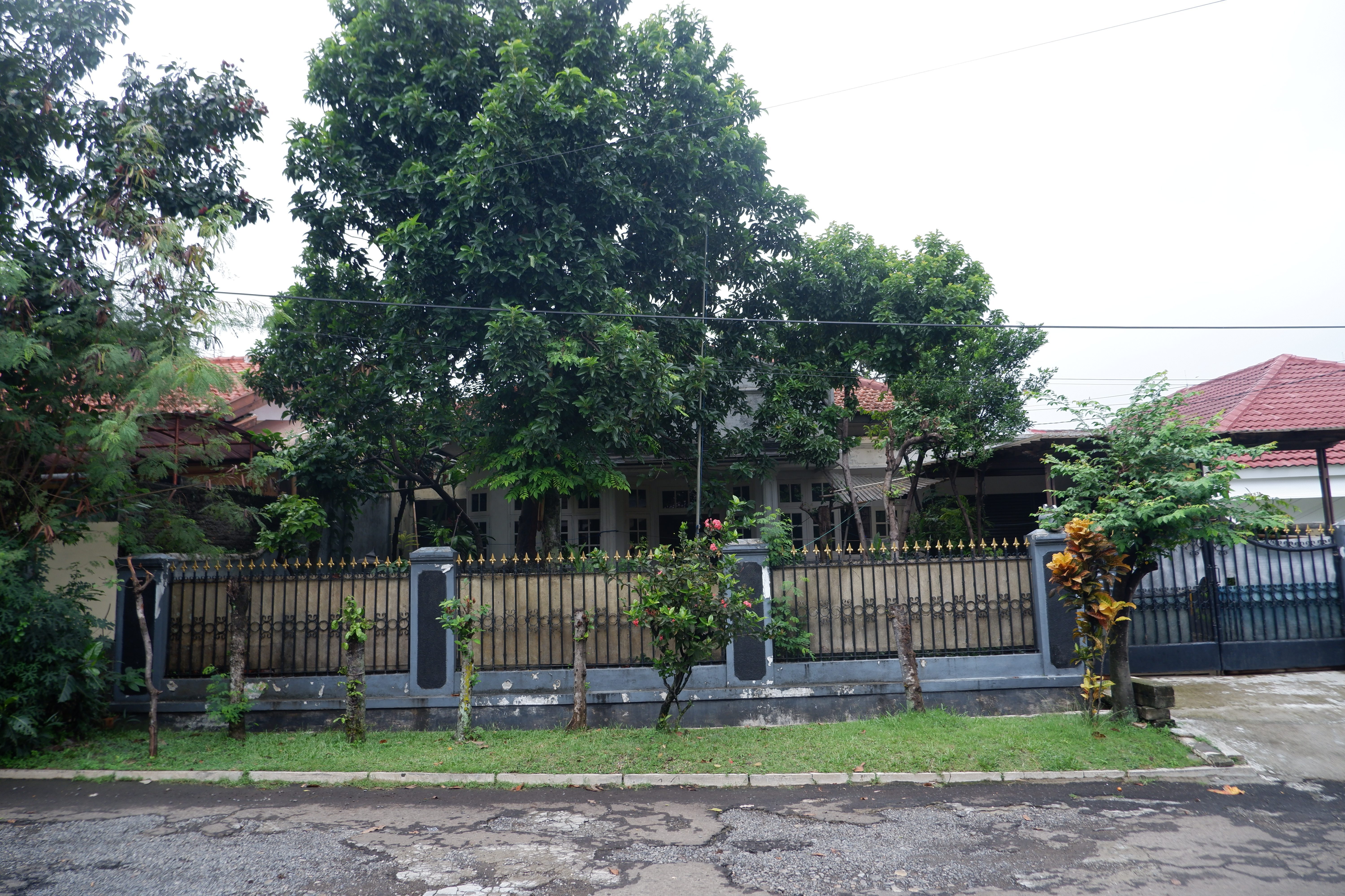 RUMAH DIJUAL 354-200 PERUMAHAN BOGOR BARU BLOK D2 NO. 18 TEGALLEGA BOGOR TENGAH - Foto 2