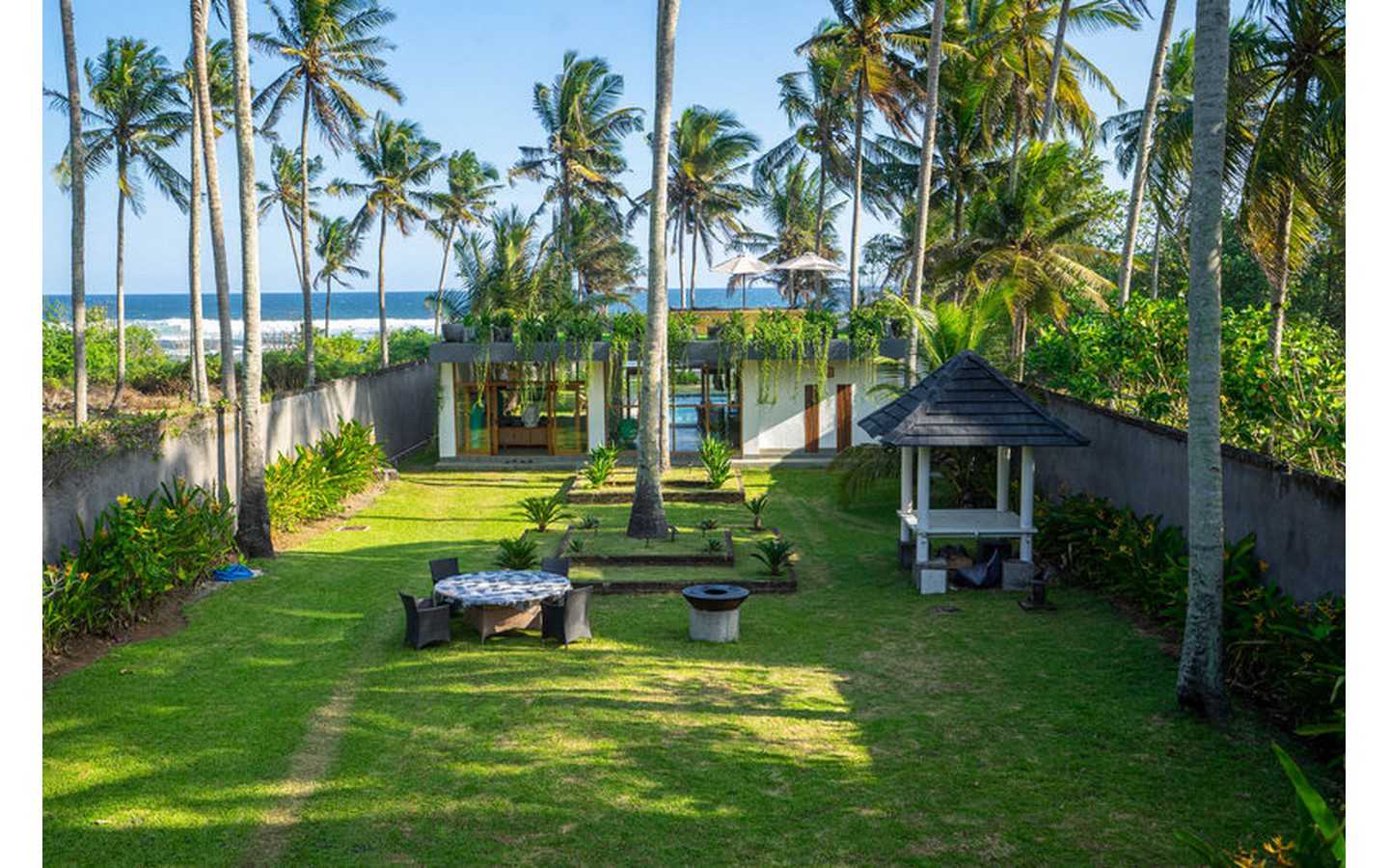 Secluded Beachfront Villa for sale in Tabanan’s Peaceful Pekutatan Beach - Foto 4