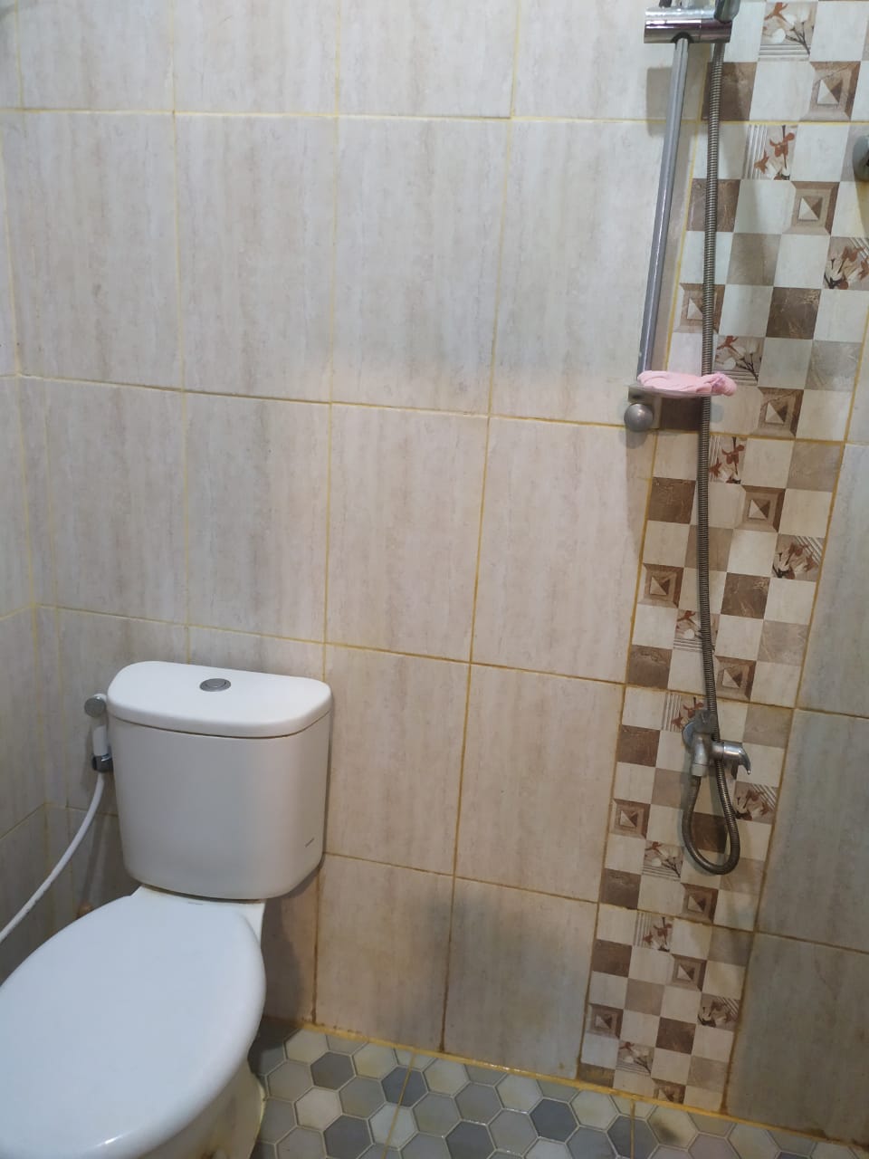 Dijual rumah di perumahan daerah Graha Raya Tangerang Selatan