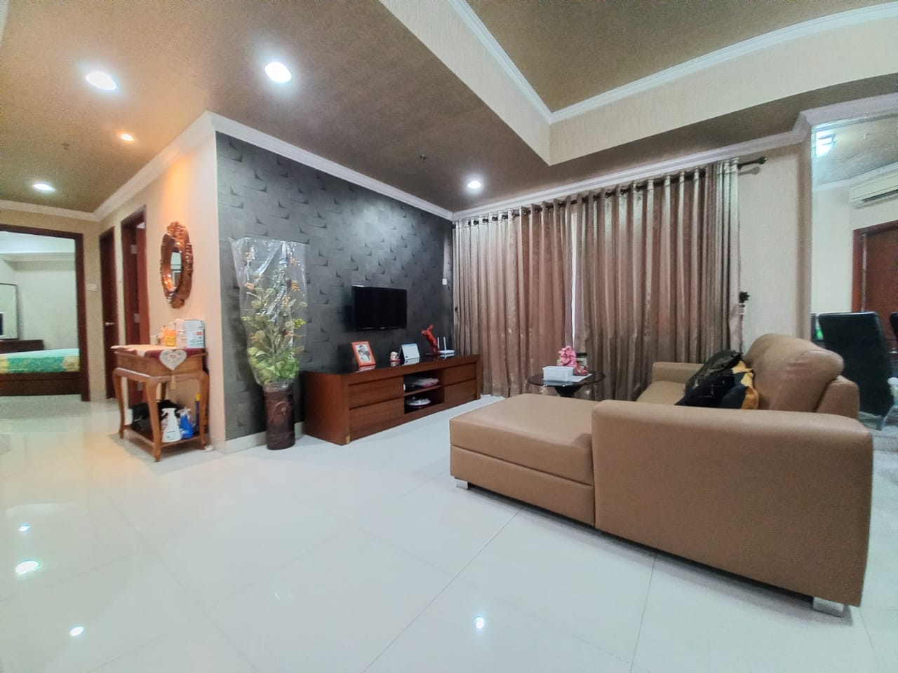 Jual Cepat dibawah Pasar Apartemen Royal Mediterania Garden Jl. Letjen S. Parman Jakarta Barat (BM)