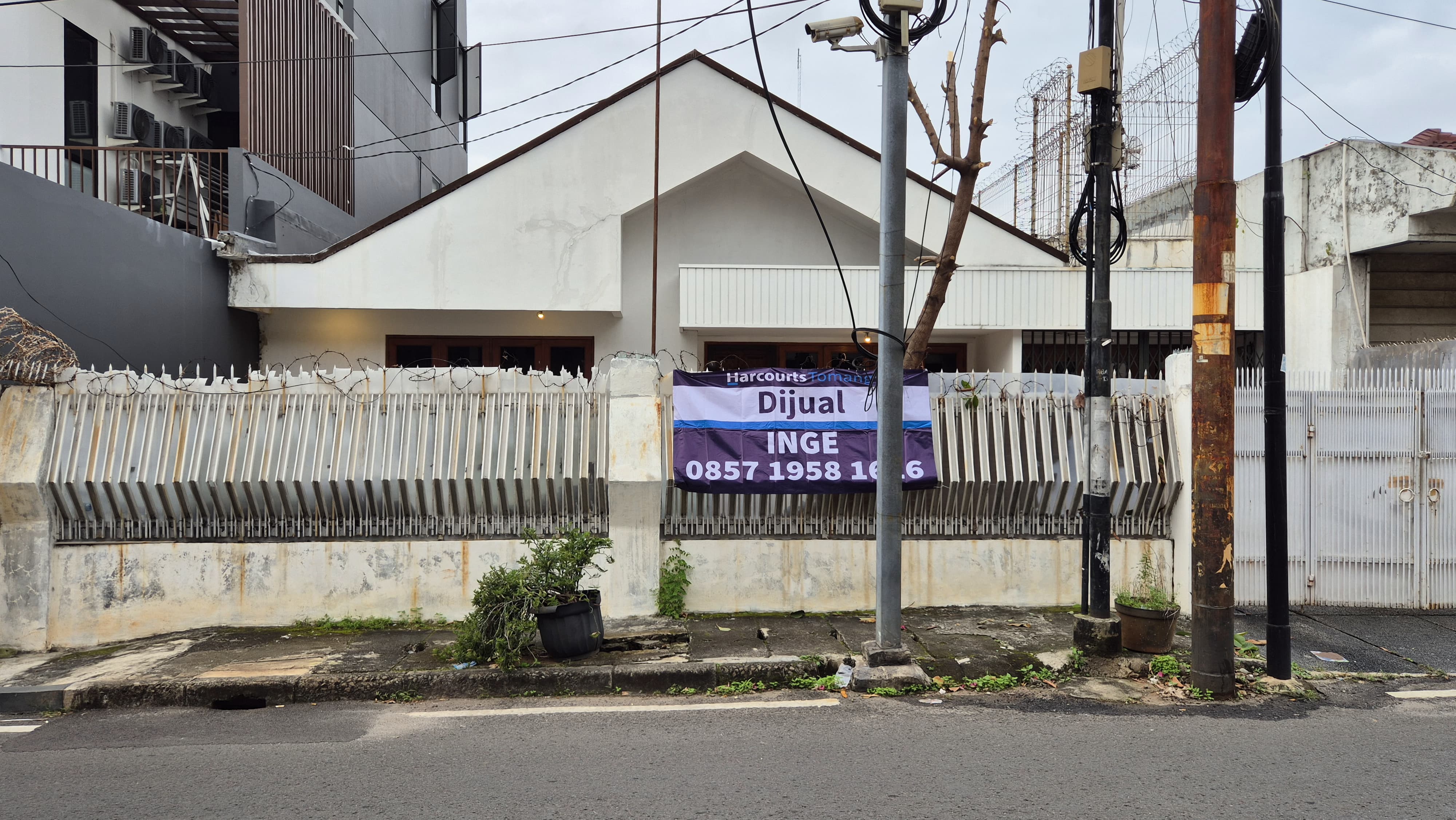 Jual Cepat Rumah di Pinggir Jalan Besar Tomang Grogol Petamburan Jakarta Barat (ID)