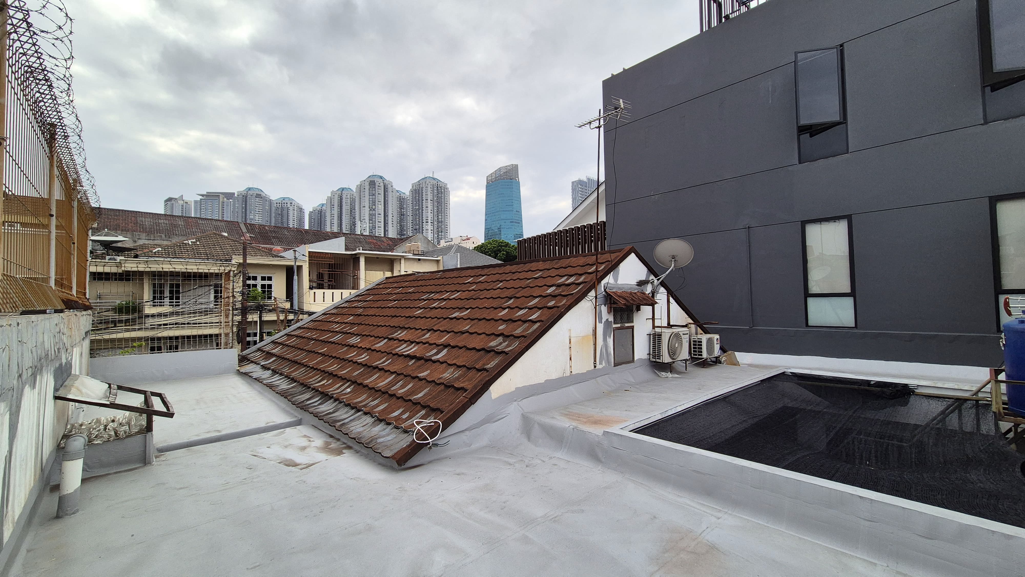 Jual Cepat Rumah di Pinggir Jalan Besar Tomang Grogol Petamburan Jakarta Barat (ID) - Foto 6