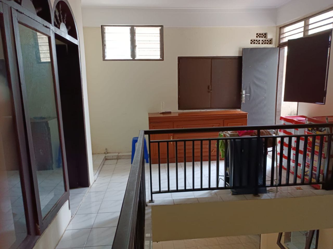 Jual Cepat Rumah 1,5 lantai di Meruya Utara Kembangan Jakarta Barat (AL) - Foto 4