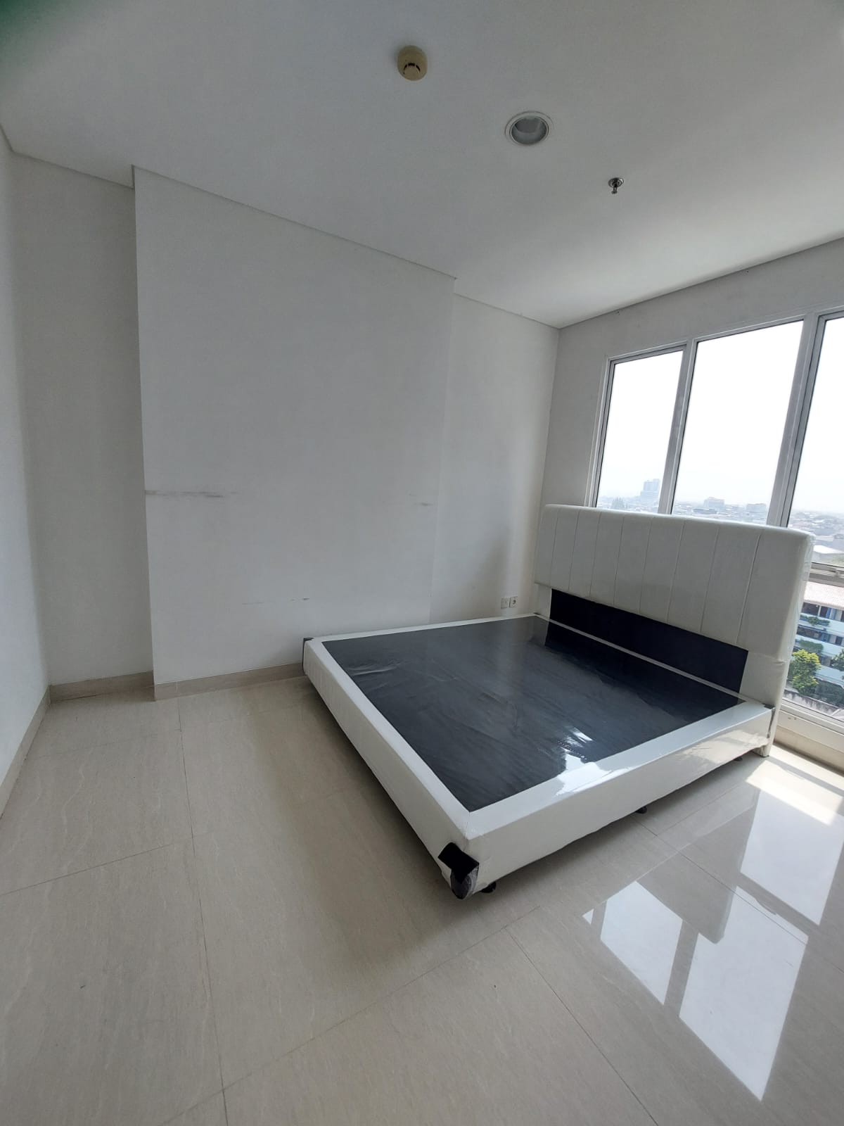 Jual Cepat Grand Madison Condominium Type 2+1 BR di Jl. Letjen S.Parman Jakarta Barat (RR) - Foto 5