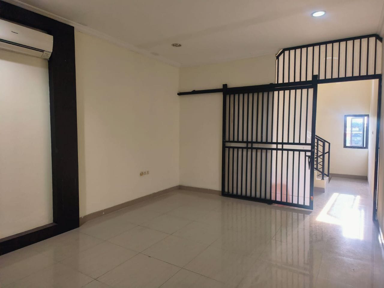 Sewa Cepat Ruko 4 lantai di Tanjung Duren Grogol Pertamburan Jakarta Barat (AL) - Foto 4