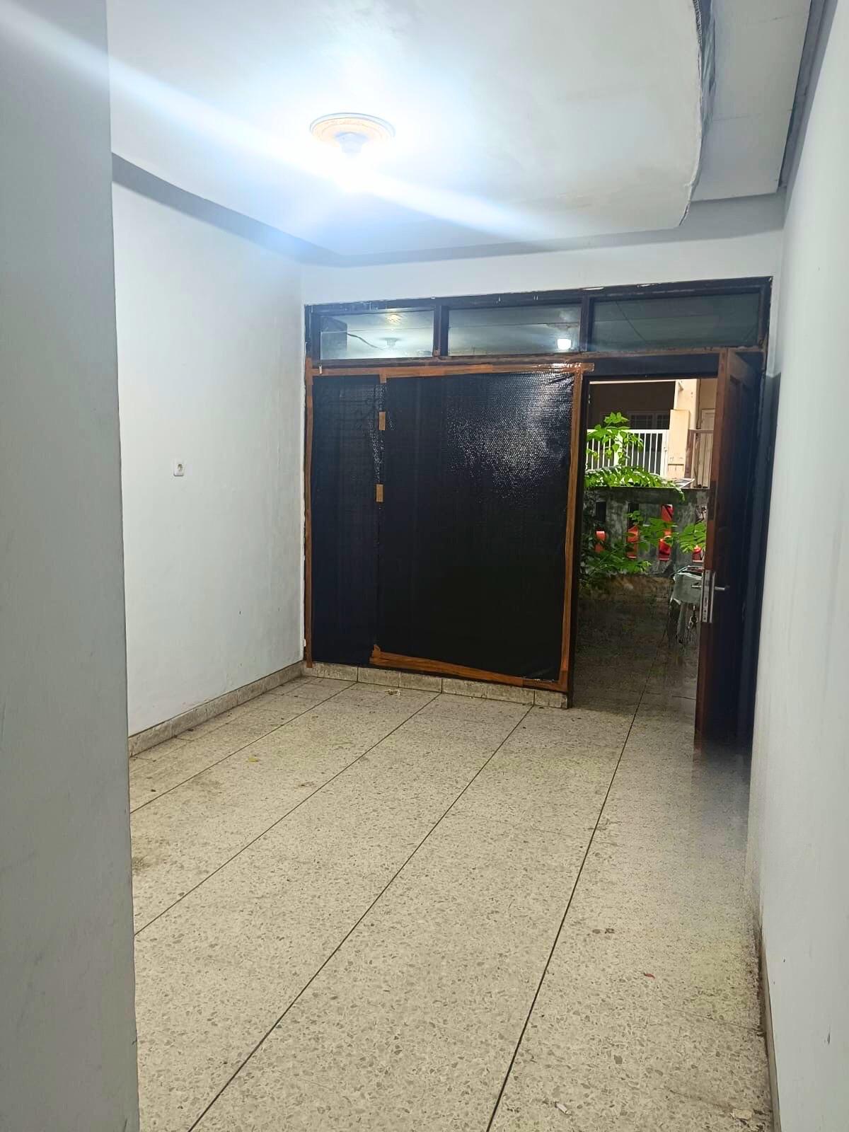 Jual Rumah 1,5 lantai di wilayah strategis Tomang Jakarta Barat (DI) - Foto 9