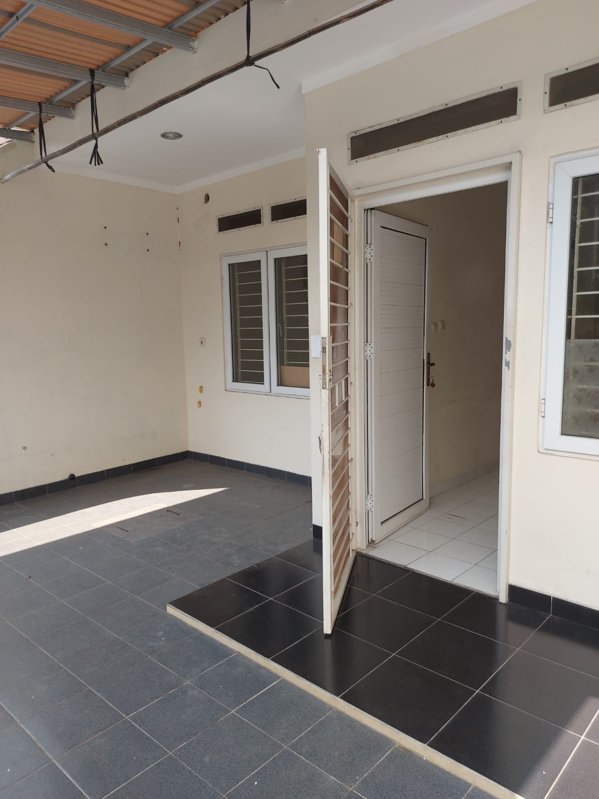 Disewakan Segera, Rumah Siap Huni di Kosambi Baru Cengkareng Jakarta Barat (GN) - Foto 4