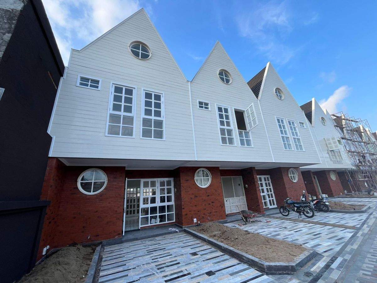 Townhouse Minimalis hanya 10 Menit Ke Pantai Seminyak