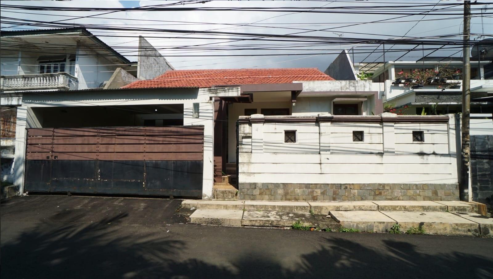Jual Rumah di jalan besar Tomang Jakarta Barat (RR)