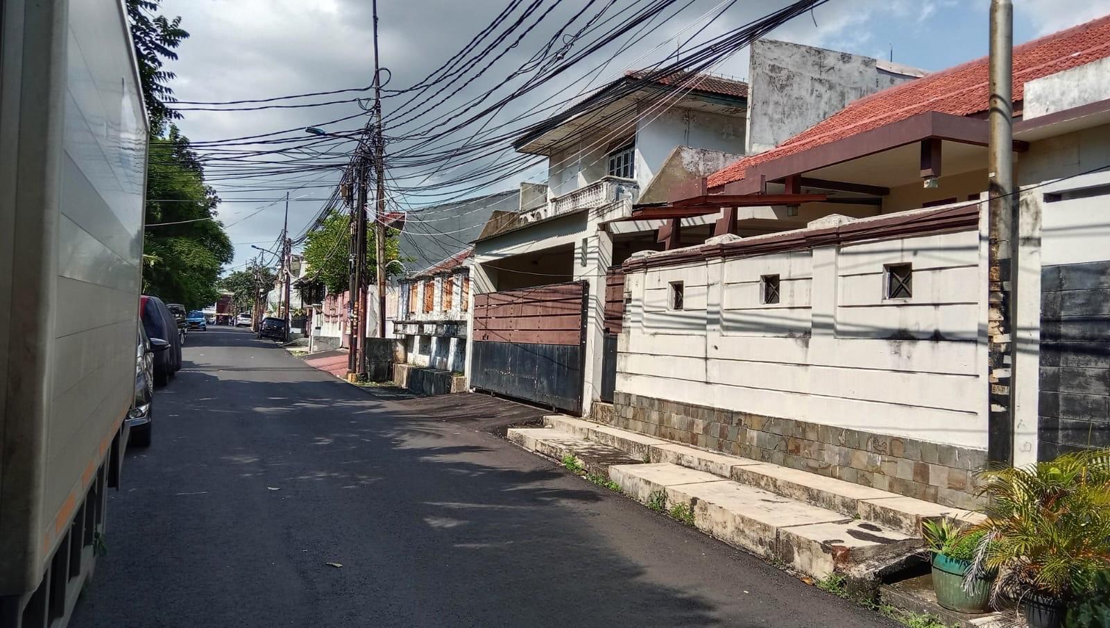 Jual Rumah di jalan besar Tomang Jakarta Barat (RR) - Foto 2