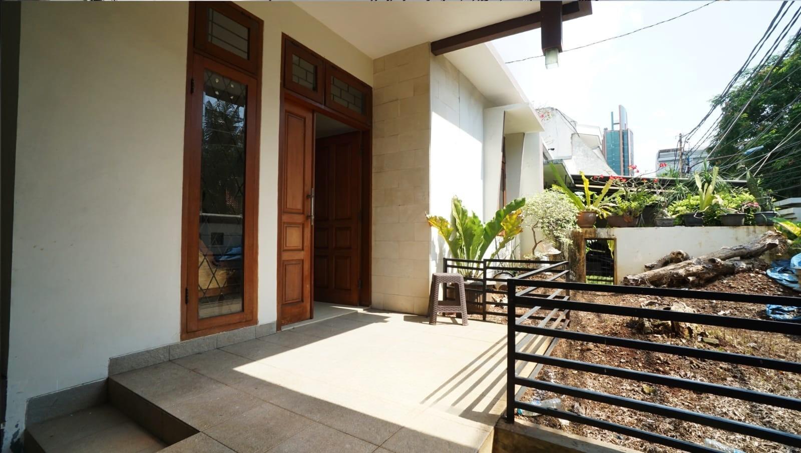 Jual Rumah di jalan besar Tomang Jakarta Barat (RR) - Foto 5