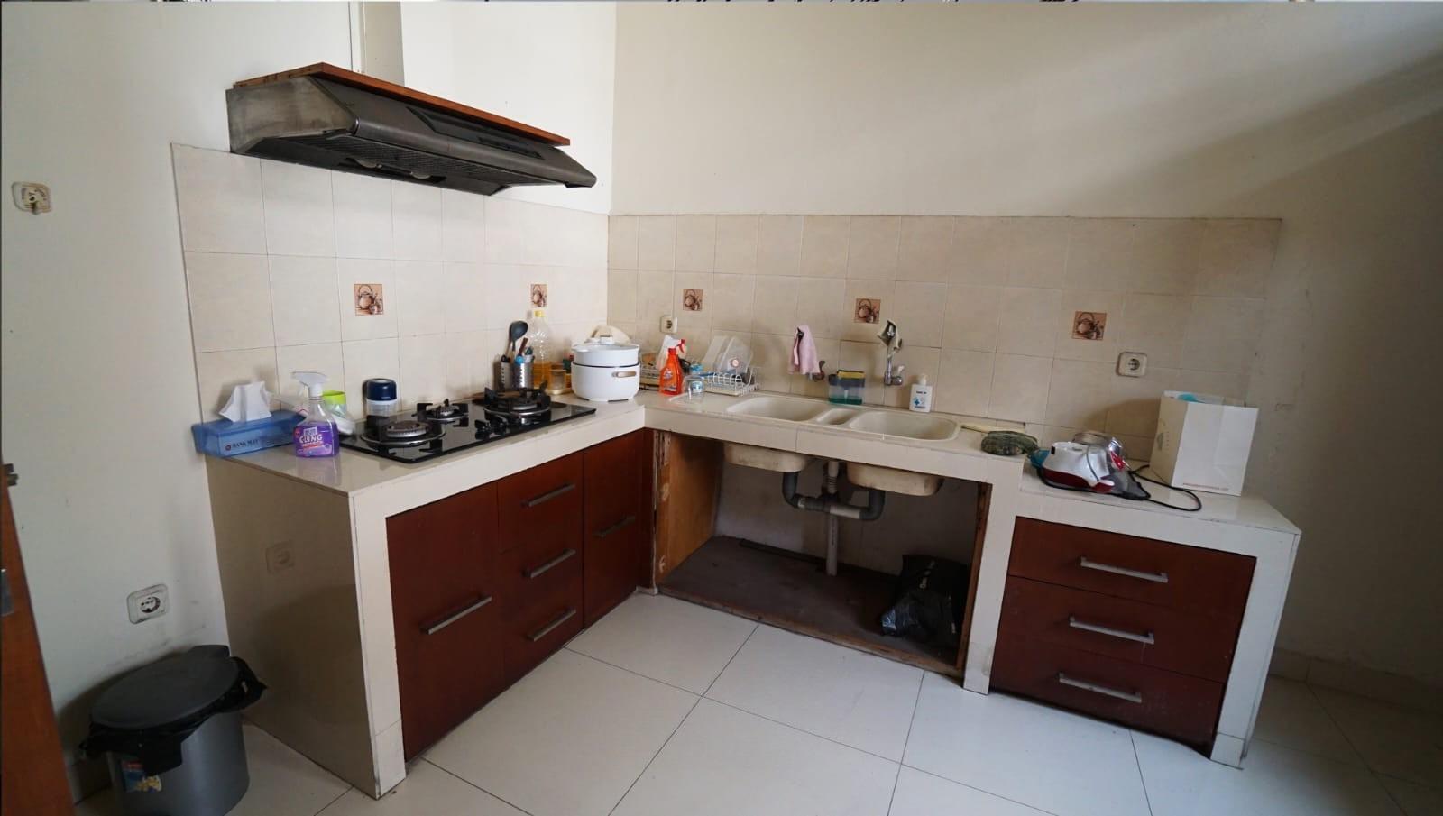 Jual Rumah di jalan besar Tomang Jakarta Barat (RR) - Foto 8