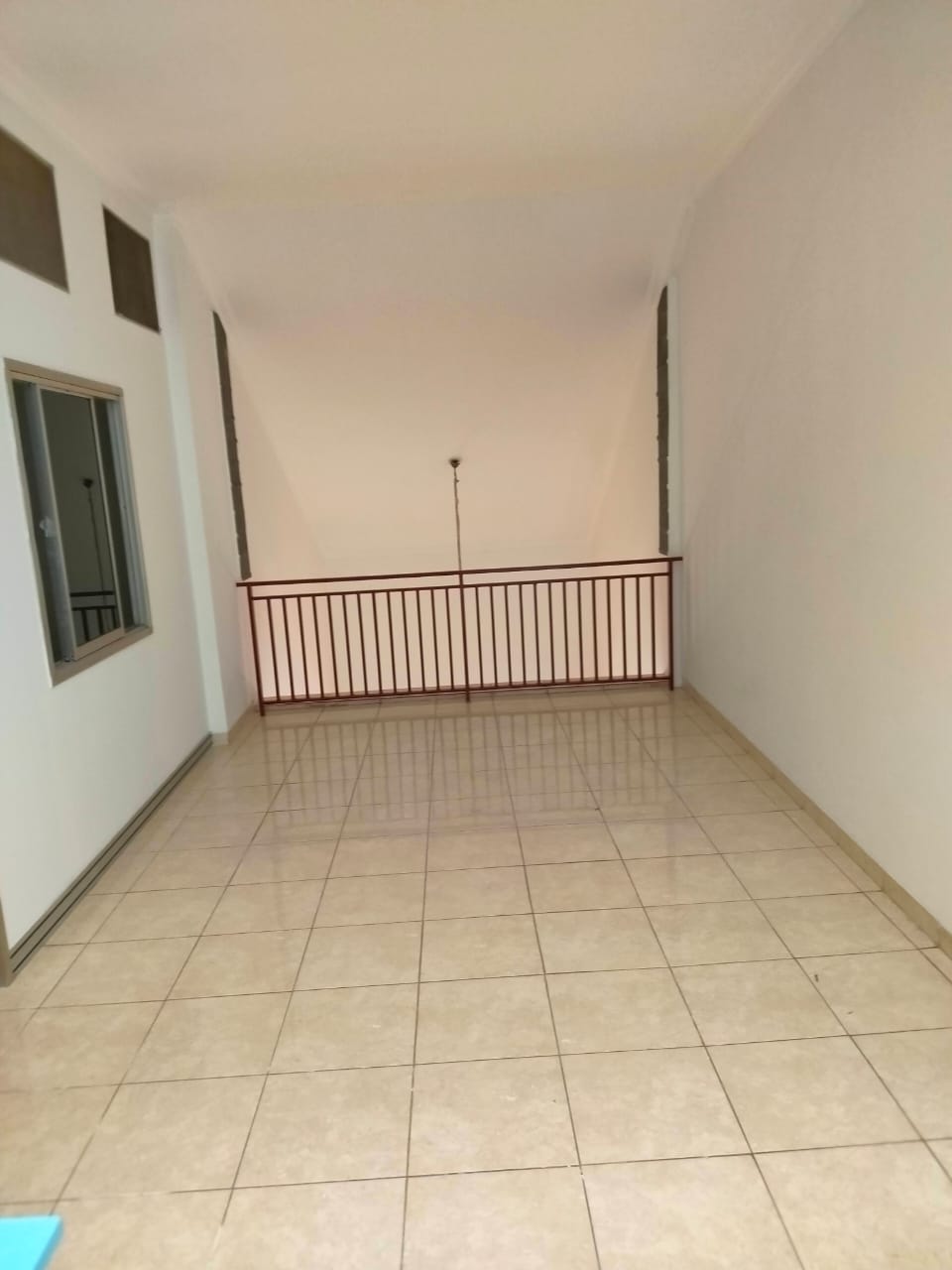 Sewa Rumah Rapi Siap Huni di lokasi strategis di tengah kota Jakarta Barat (GN) - Foto 5