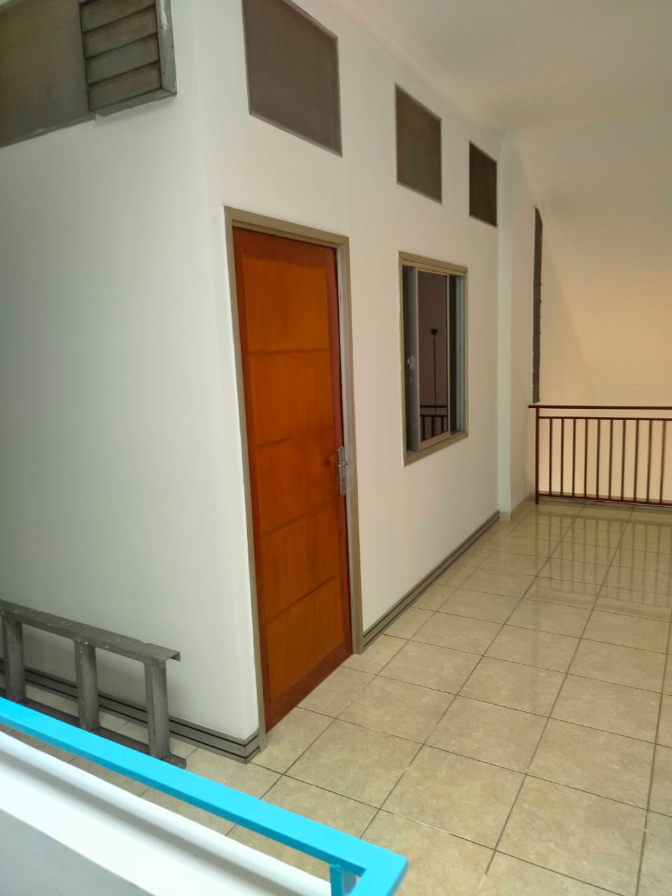 Sewa Rumah Rapi Siap Huni di lokasi strategis di tengah kota Jakarta Barat (GN) - Foto 3