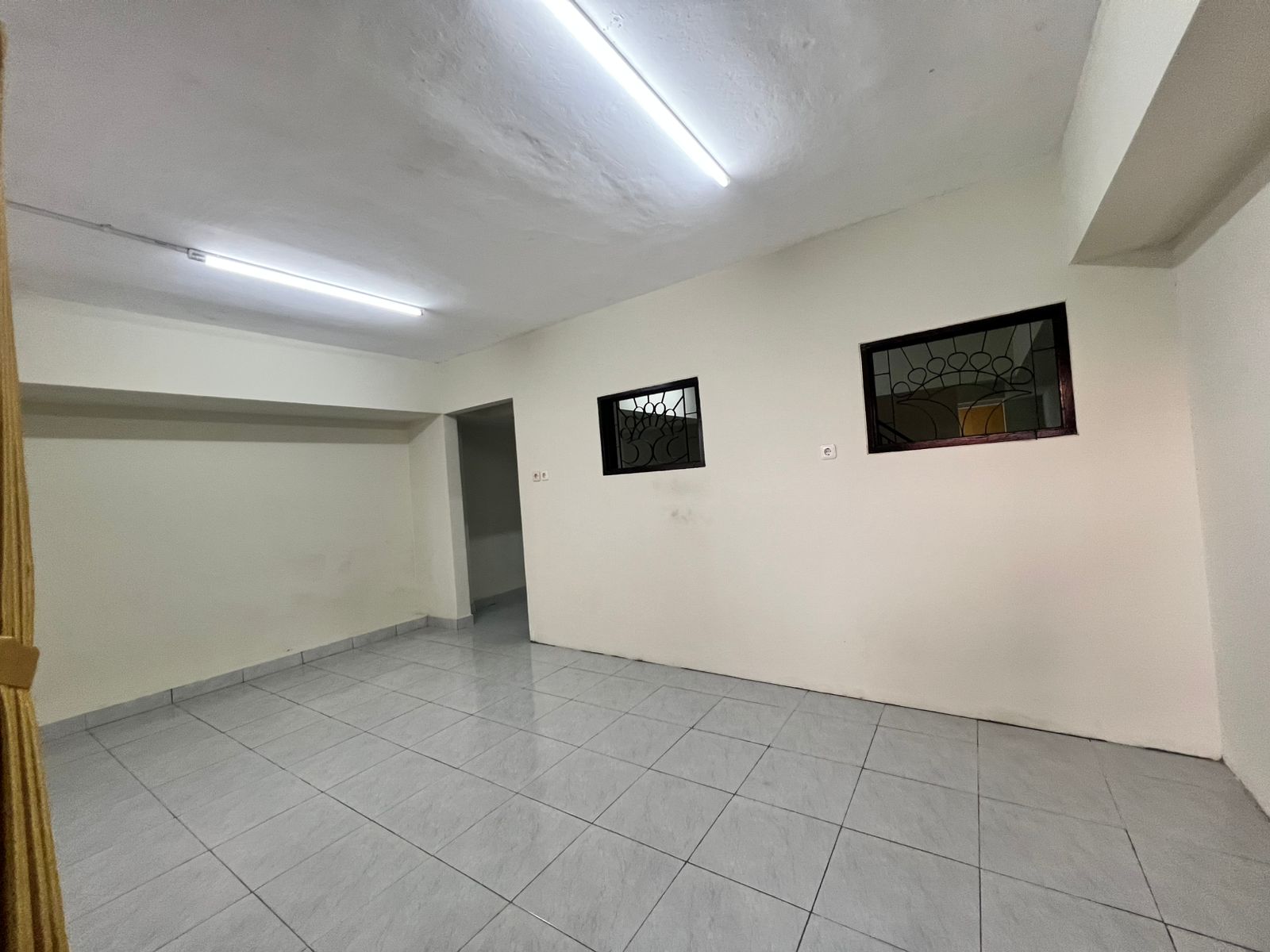 Rumah Baru Siap Huni di samping jalan Tomang Grogol Petamburan Jakarta Barat ID - Foto 4