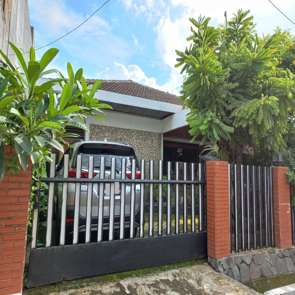 Rumah dengan gaya retro di area strategis di Pancoran Jakarta Selatan (ID)