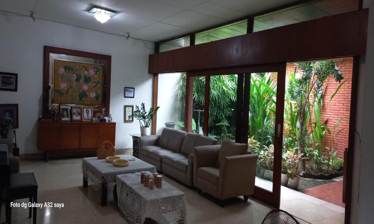 Rumah dengan gaya retro di area strategis di Pancoran Jakarta Selatan (ID) - Foto 4