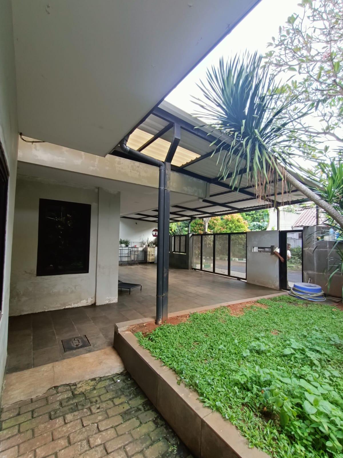 Jual Rumah Asri di Kawasan Strategis Patal Senayan Jakarta Selatan (BM)