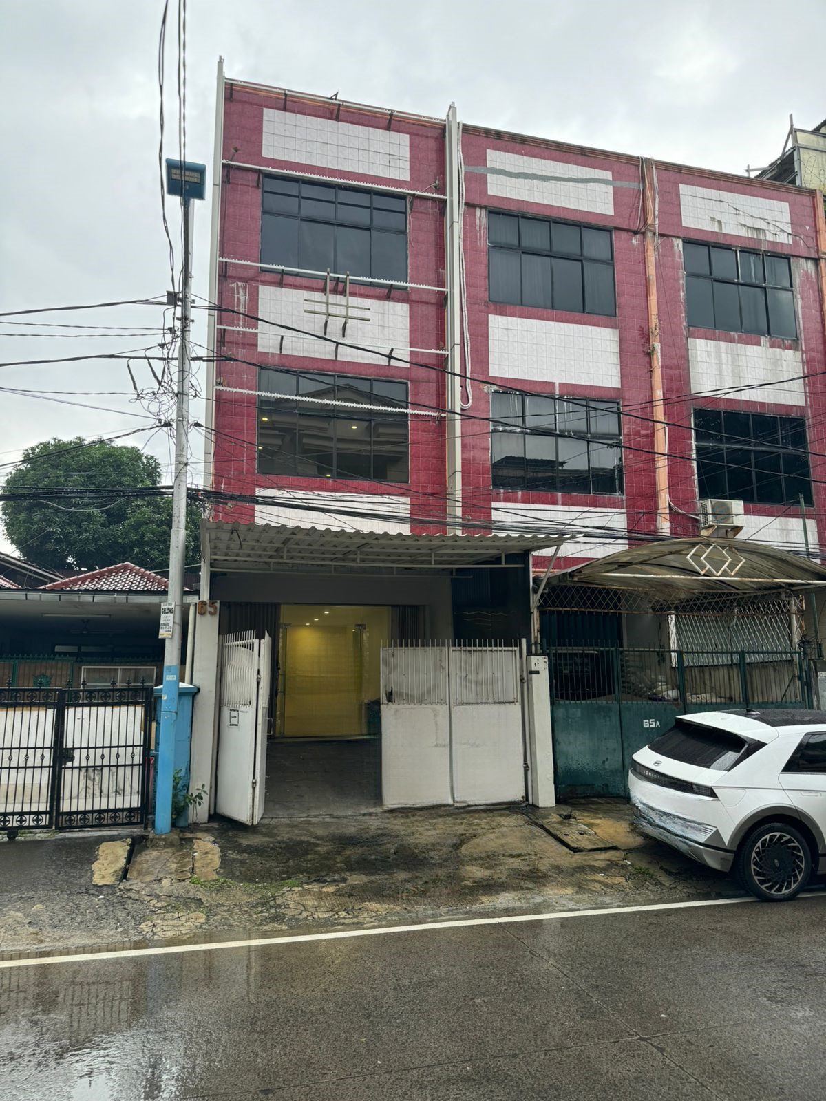 Jual Ruko di pinggir jalan di Tomang Asli, Jakarta Barat (NC)