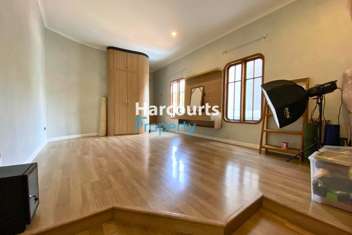 Dijual Rumah Mediterania Klasik Sangat Terawat Area Jl. Wijaya Kebayoran Baru - Foto 4