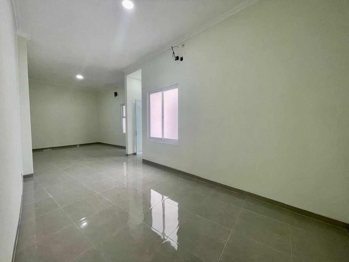 Disewakan Ruang Usaha 1 Lantai Bangunan Baru Gress, Dekat Jalan Slamet Riyadi Solo - Foto 3