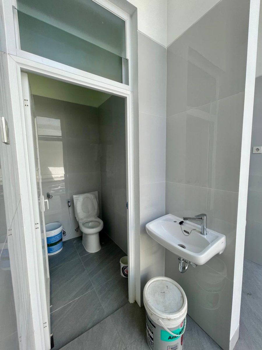 Disewakan Ruang Usaha 1 Lantai Bangunan Baru Gress, Dekat Jalan Slamet Riyadi Solo - Foto 5