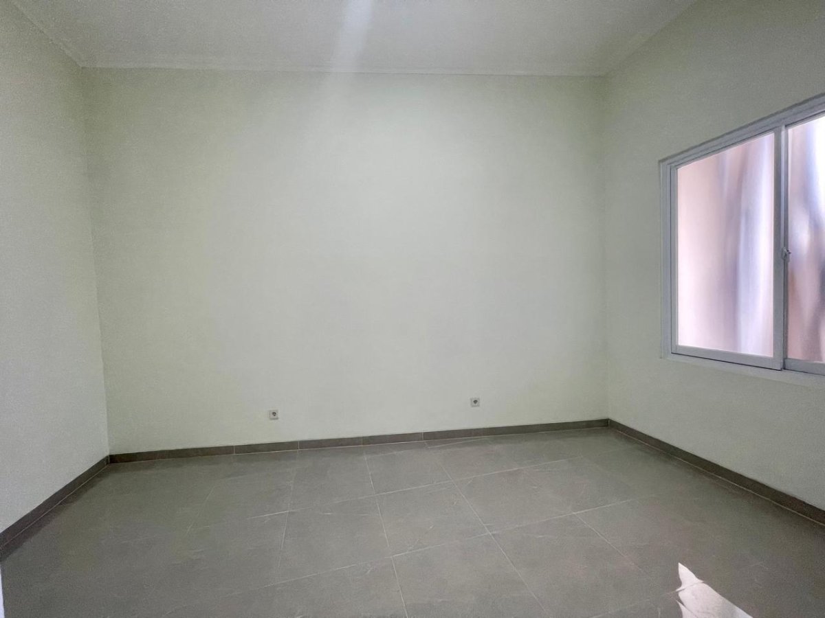 Disewakan Ruang Usaha 1 Lantai Bangunan Baru Gress, Dekat Jalan Slamet Riyadi Solo - Foto 6