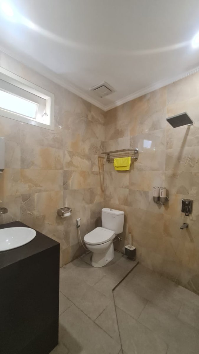 Dijual Rumah Mewah Modern Minimalis Pusat Kota, di Serengan Solo - Foto 5