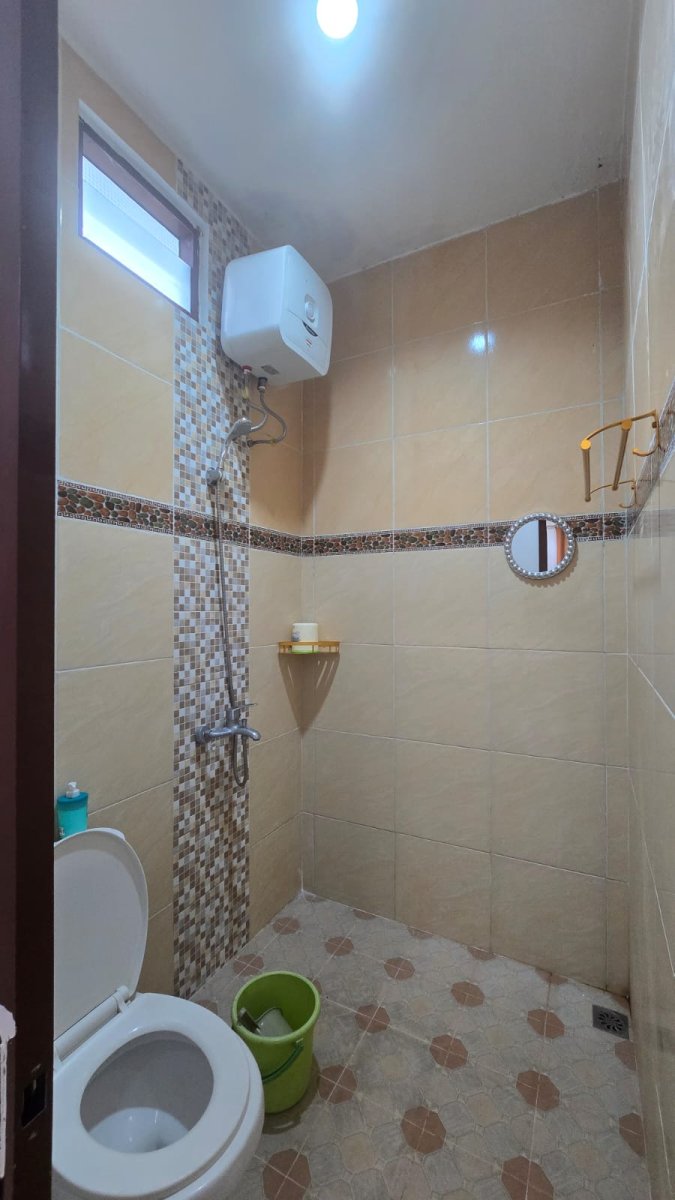 Disewakan Rumah Bagus Minimalis Full Furnished, di Colomadu Solo Dekat Jalan Raya Adi Sucipto - Foto 5