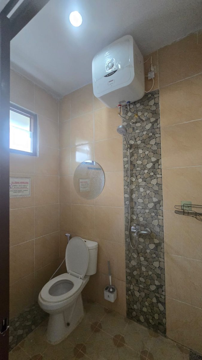 Disewakan Rumah Bagus Bersih Nyaman Siap Pakai, di Perumahan Colomadu Solo - Foto 3