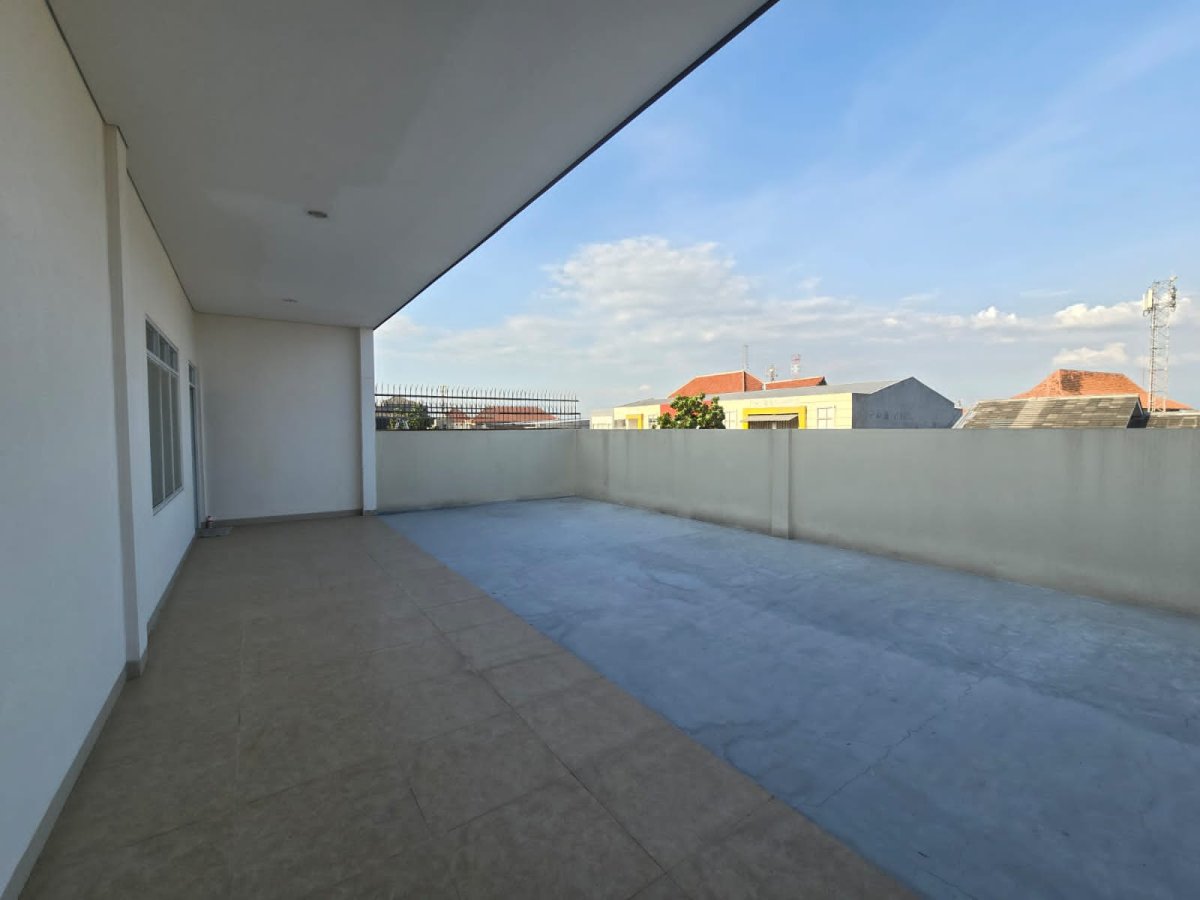 Disewakan Ruko Baru Strategis Pusat Kota, Dekat Jalan Veteran Serengan Solo