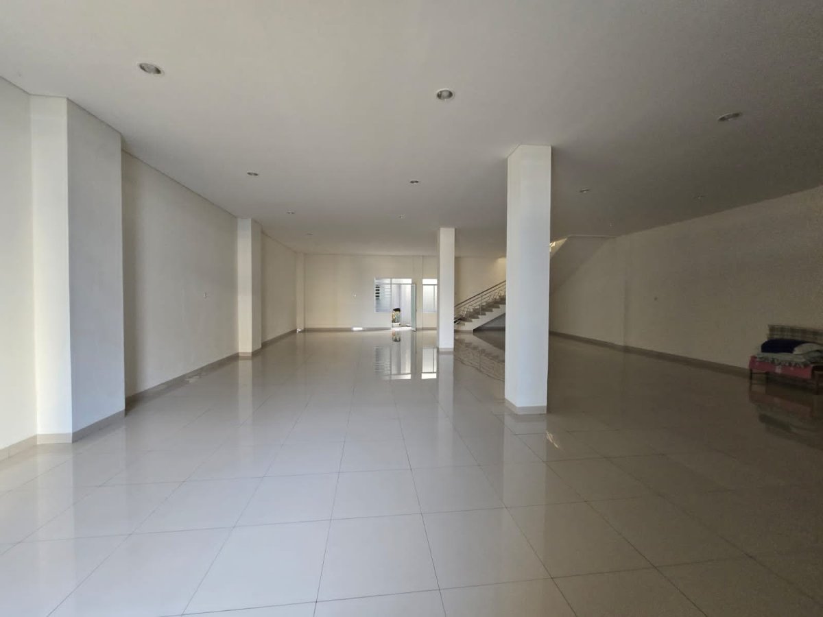 Disewakan Ruko Baru Strategis Pusat Kota, Dekat Jalan Veteran Serengan Solo - Foto 9