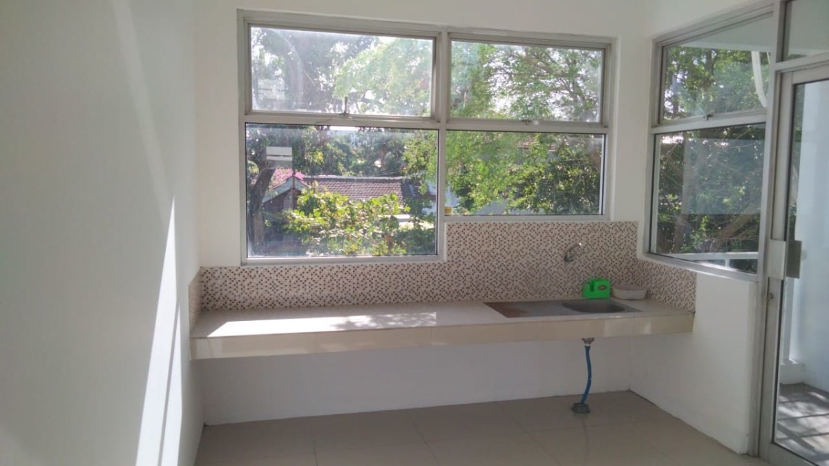 Disewakan Ruko 3 Lantai Siap Pakai, Lokasi Tengah Kota Solo di Area Manahan