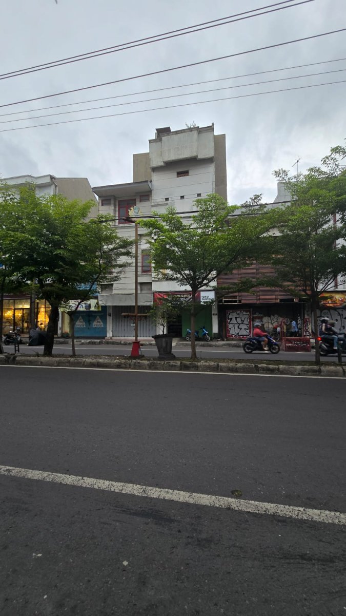 Dijual Ruko Strategis di Kawasan Bisnis dan Pertokoan, Jalan Yos Sudarso Solo - Foto 2