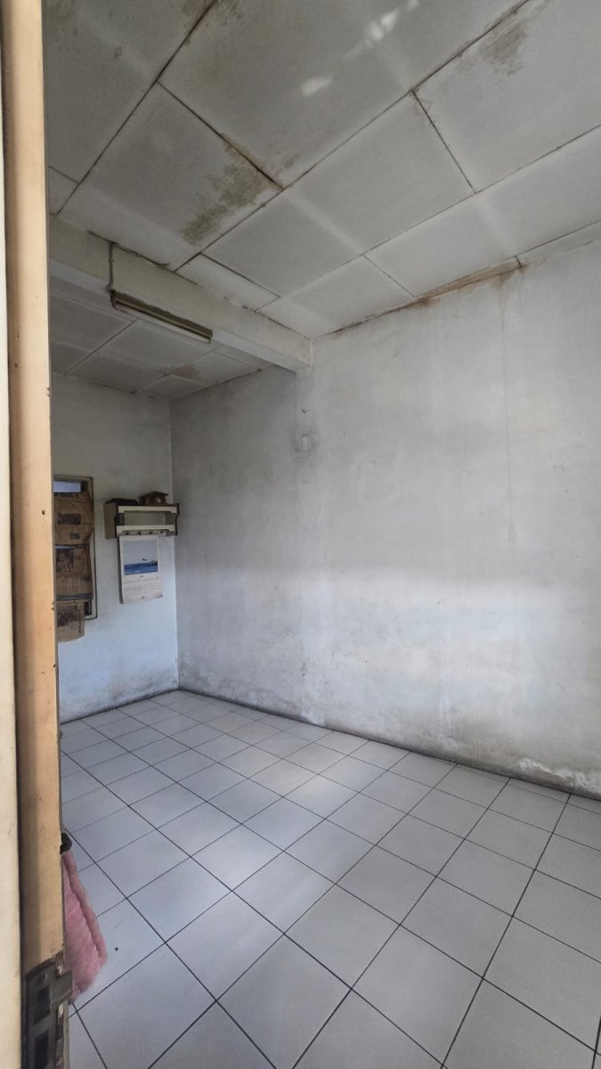 Dijual Ruko Strategis di Kawasan Bisnis dan Pertokoan, Jalan Yos Sudarso Solo - Foto 6