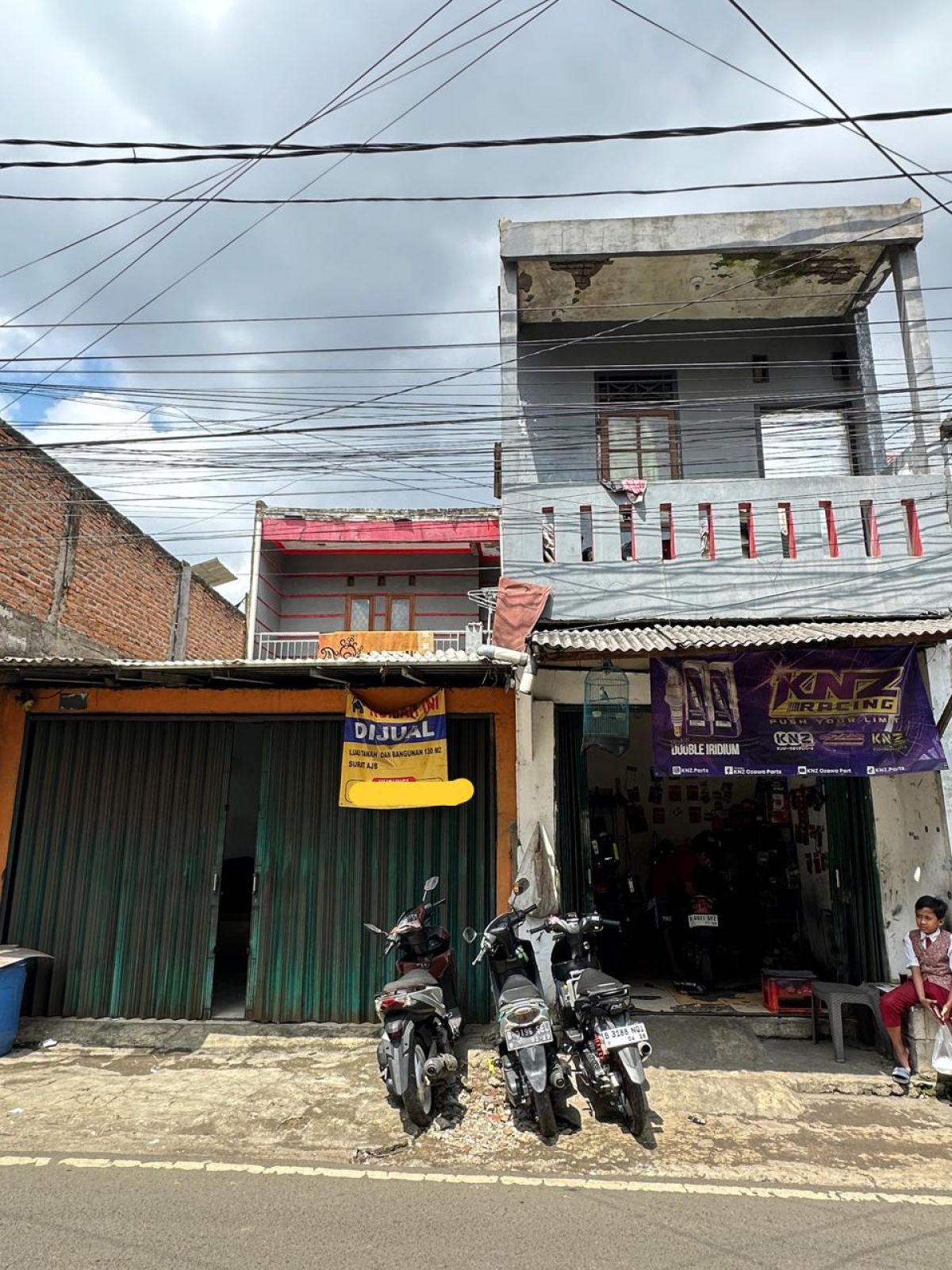 Rumah Area Komersil di Condet Raya