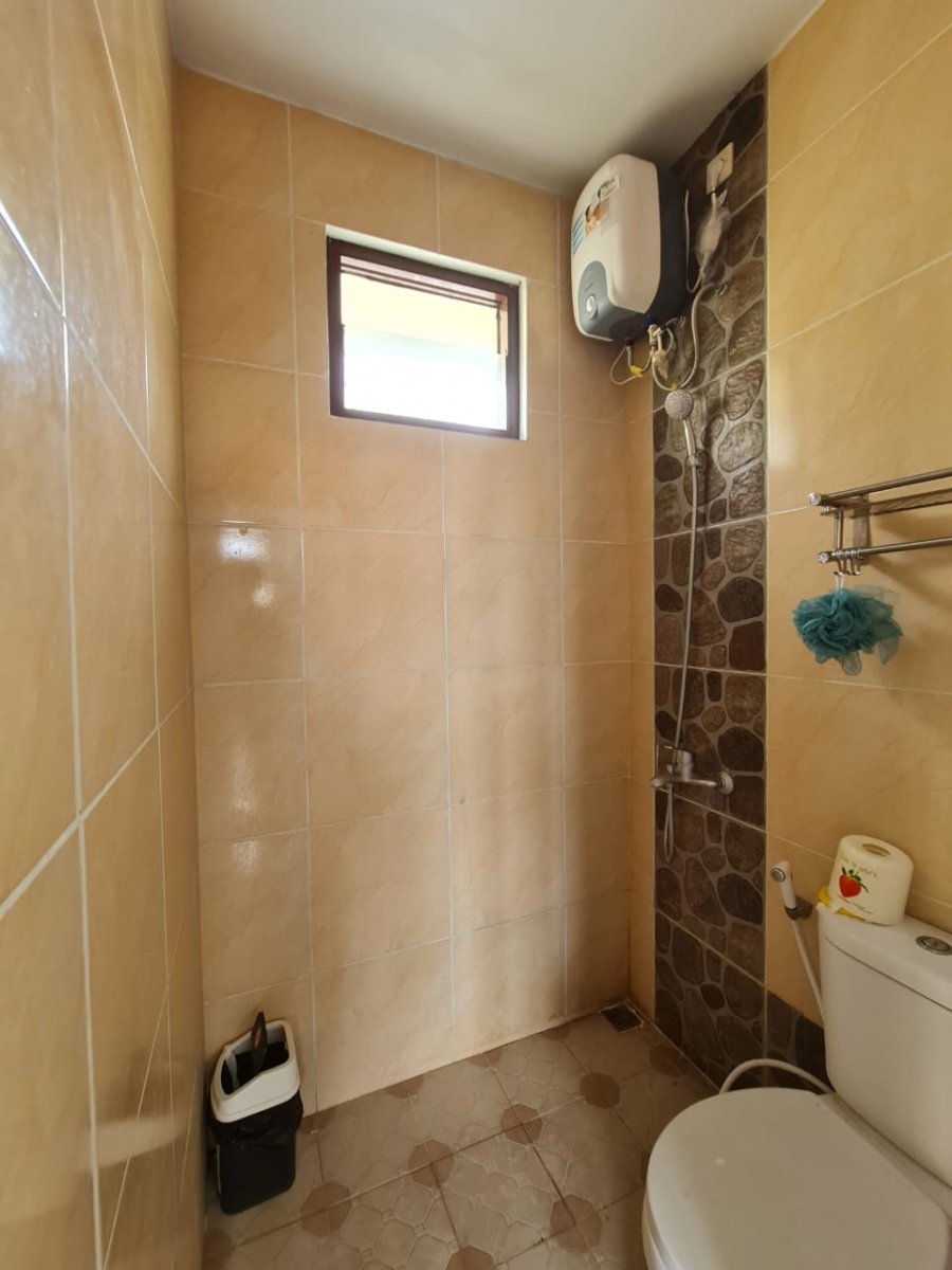 Disewakan Rumah 2 Lantai Bagus Bersih Nyaman Siap Pakai, di Perumahan Colomadu Solo - Foto 5