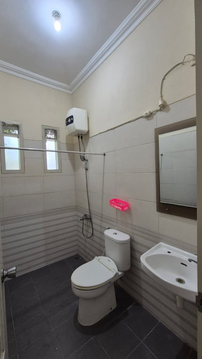 Disewakan Rumah Bagus Full Furnish, Lokasi : Cluster di Fajar Indah, Solo