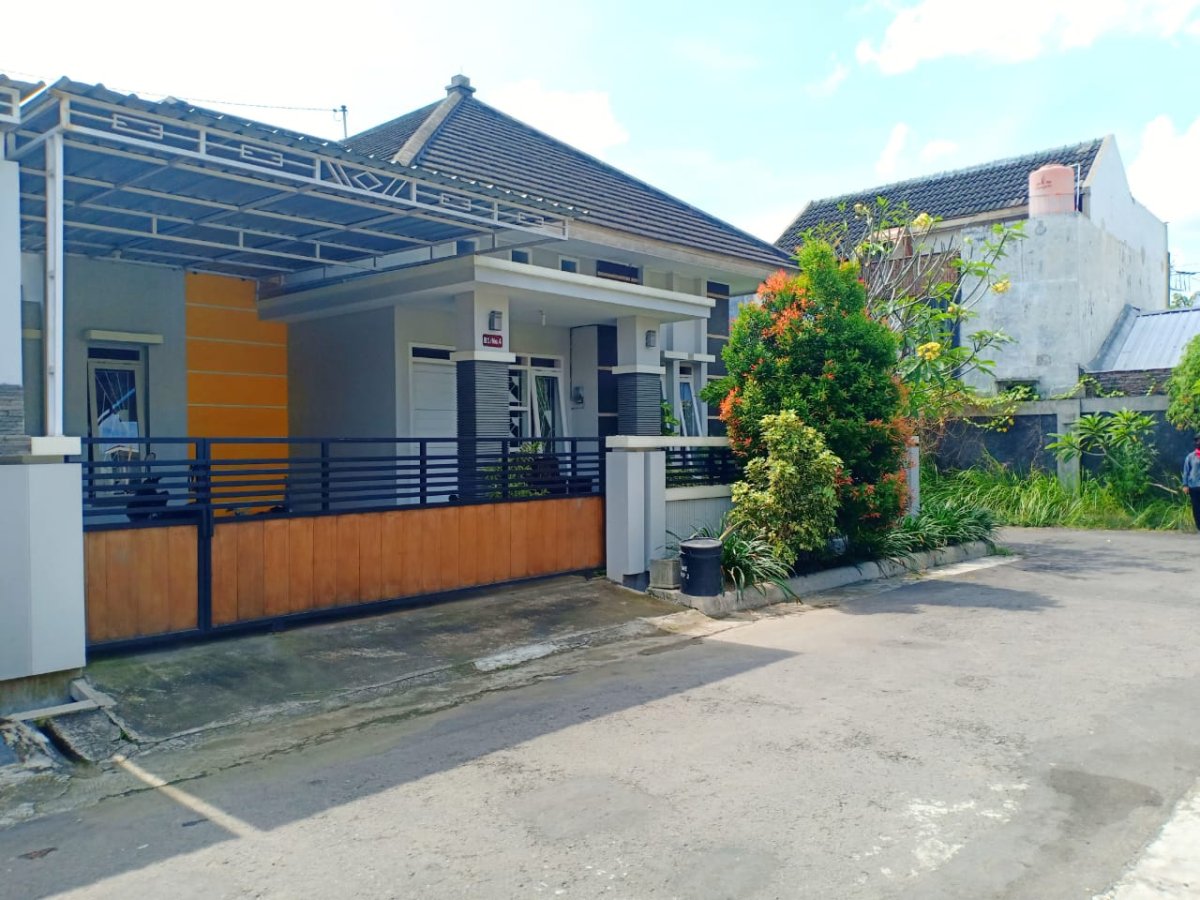 Disewakan Rumah Bagus Full Furnish, Lokasi : Cluster di Fajar Indah, Solo - Foto 2