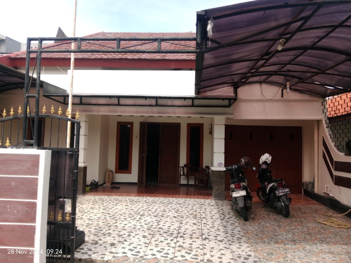 JUAL RUMAH CONDET 2 LT FULLY FURNISHED  CARPORT 3 MOBIL