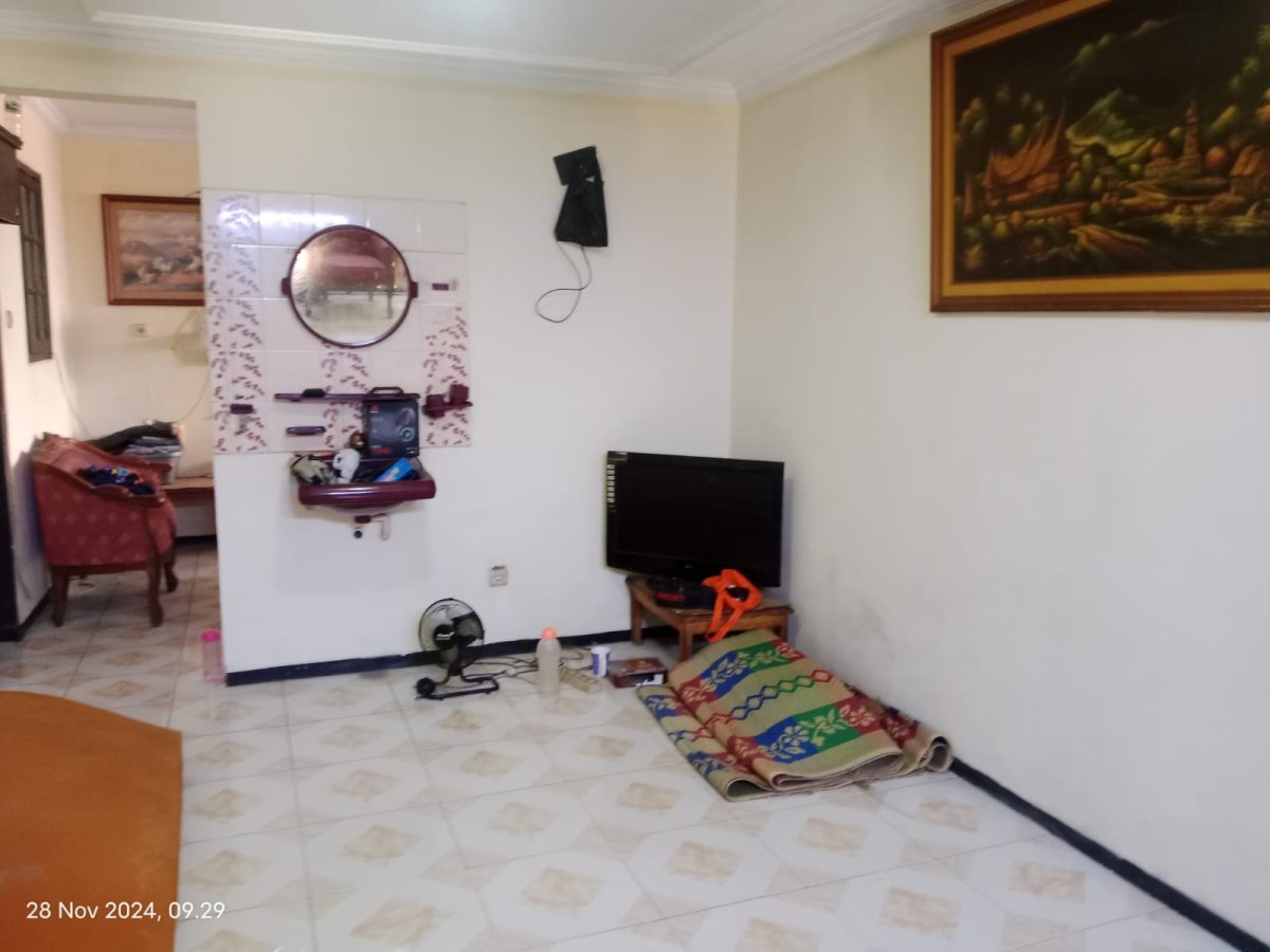JUAL RUMAH CONDET 2 LT FULLY FURNISHED  CARPORT 3 MOBIL - Foto 6