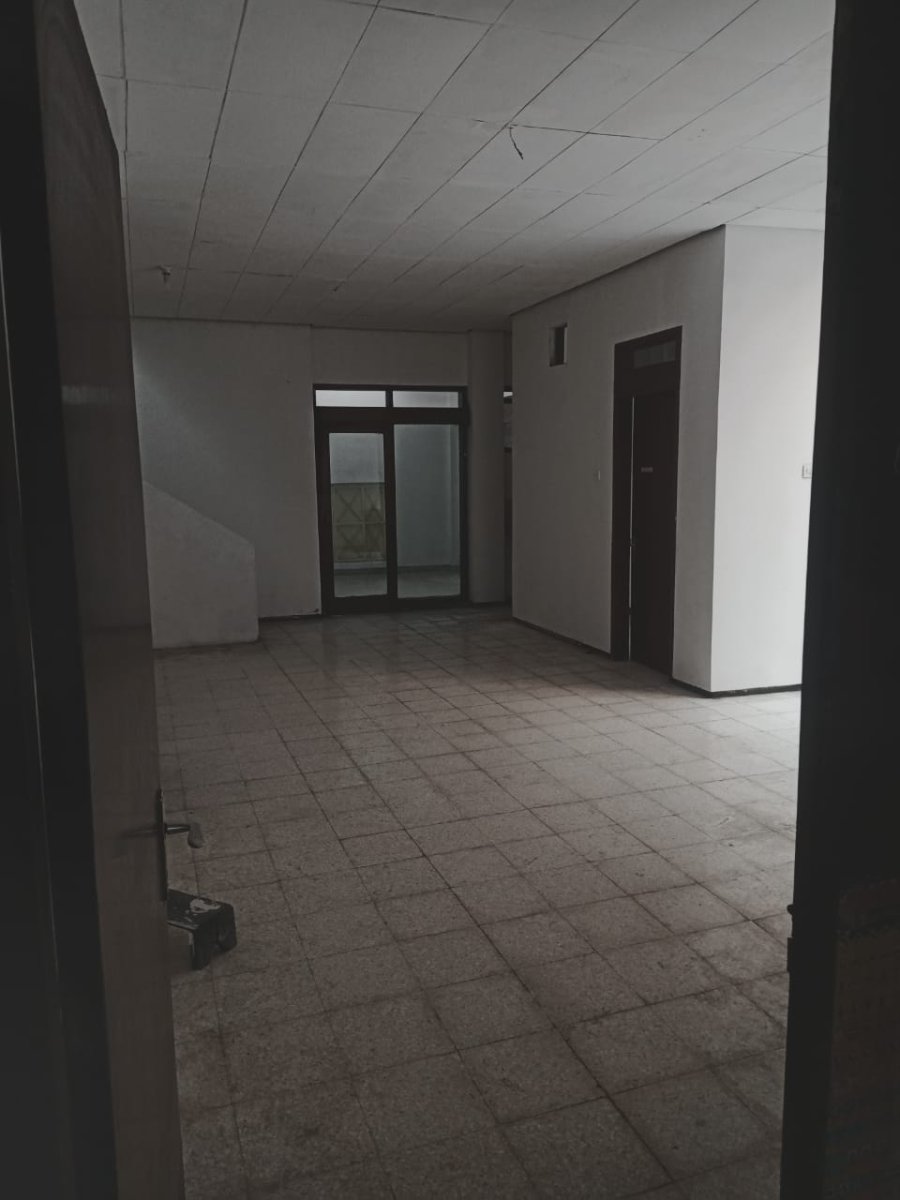 Disewakan Rumah dan Ruang Usaha Strategis di Jalan Piere Tendean Nusukan, Banjarsari Solo - Foto 3