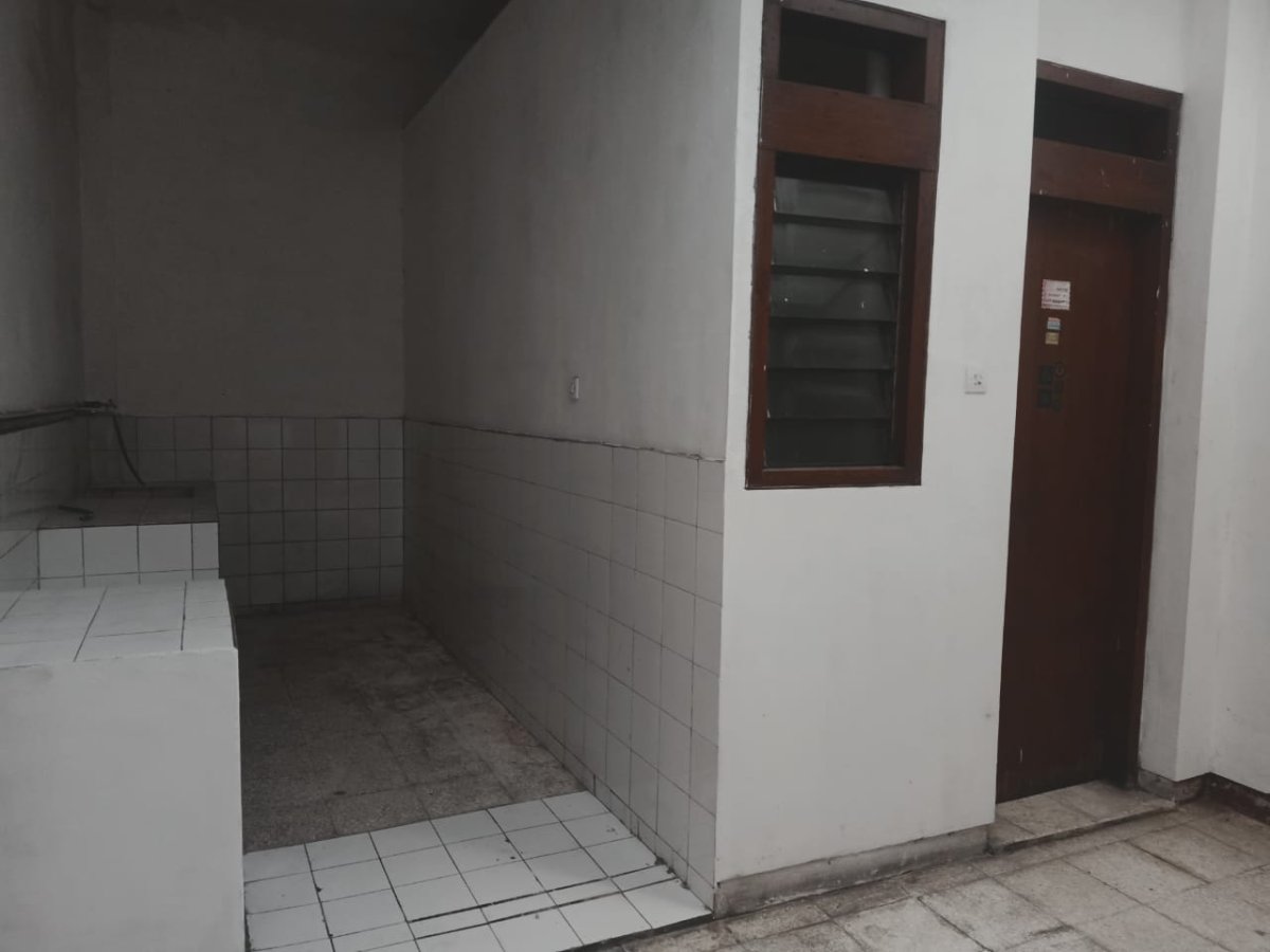 Disewakan Rumah dan Ruang Usaha Strategis di Jalan Piere Tendean Nusukan, Banjarsari Solo - Foto 4