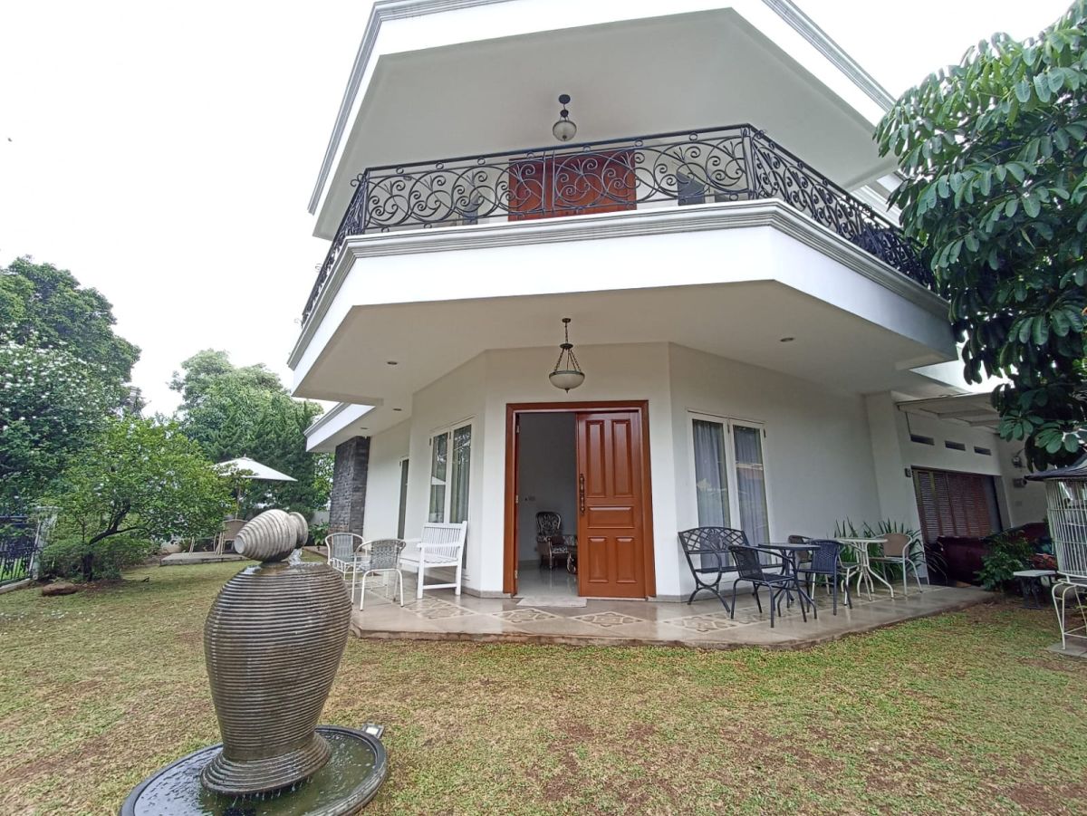 RUMAH HOOK 2 LANTAI ISTIMEWA, LT 360 M2, BUKIT CINERE INDAH, DEPOK