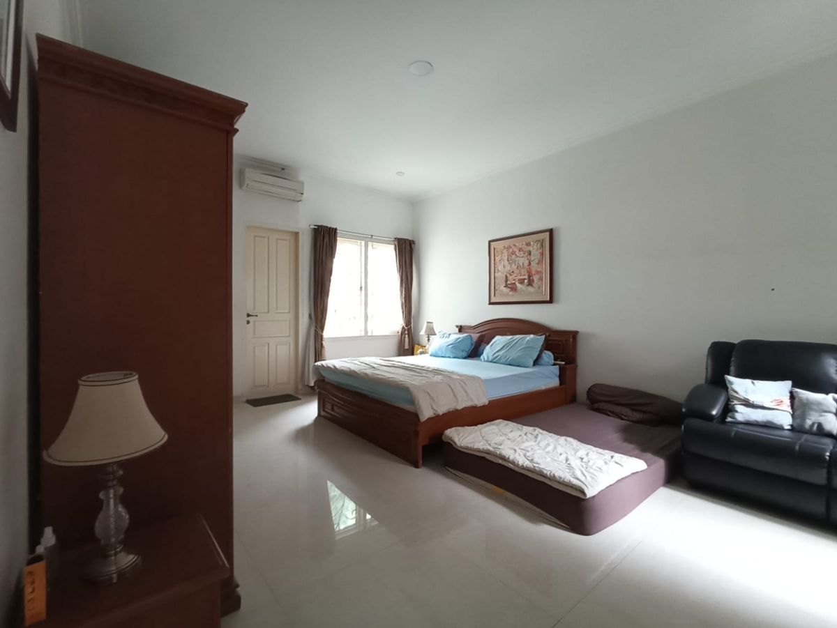 RUMAH HOOK 2 LANTAI ISTIMEWA, LT 360 M2, BUKIT CINERE INDAH, DEPOK - Foto 4