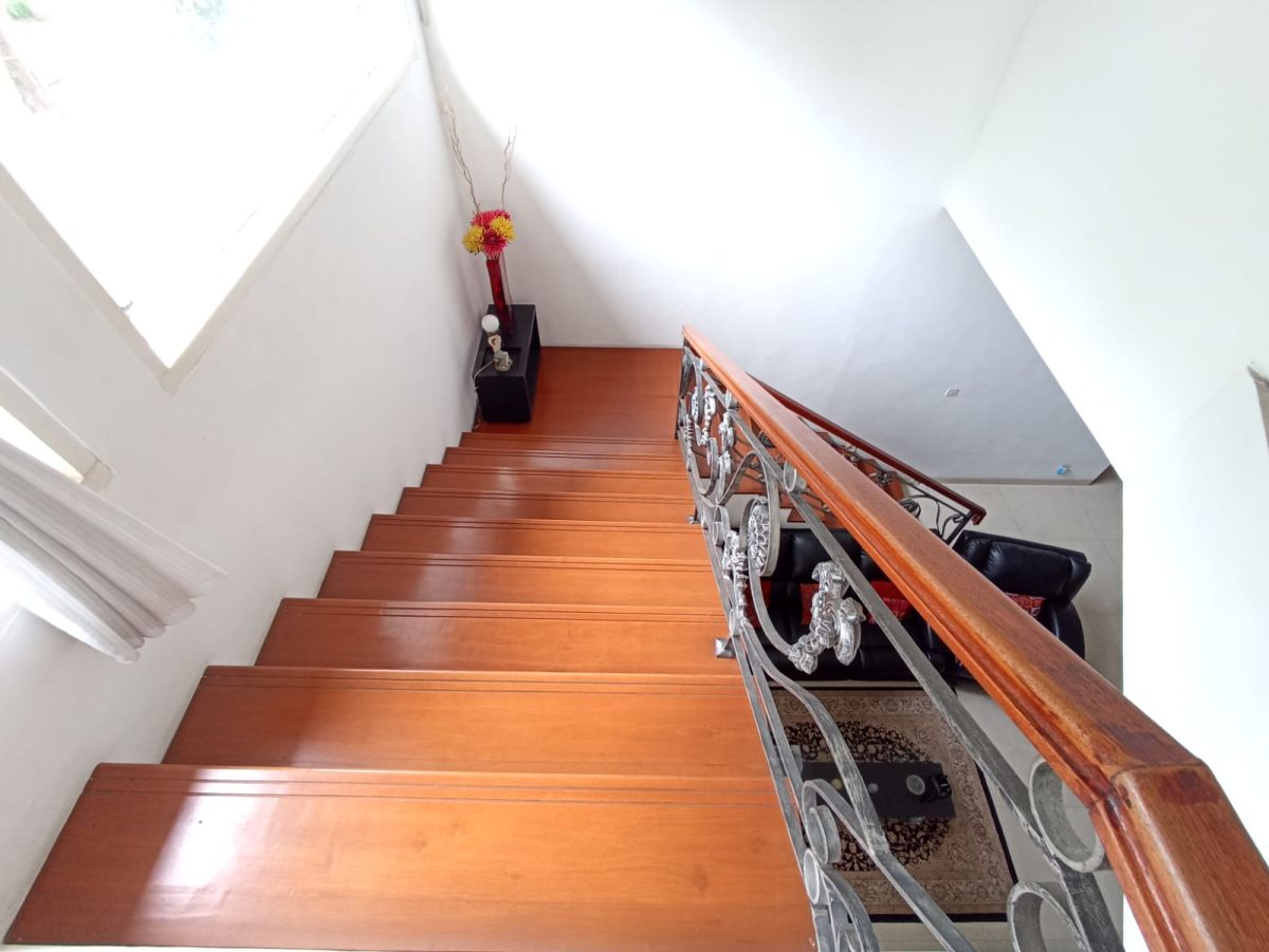 RUMAH HOOK 2 LANTAI ISTIMEWA, LT 360 M2, BUKIT CINERE INDAH, DEPOK - Foto 7